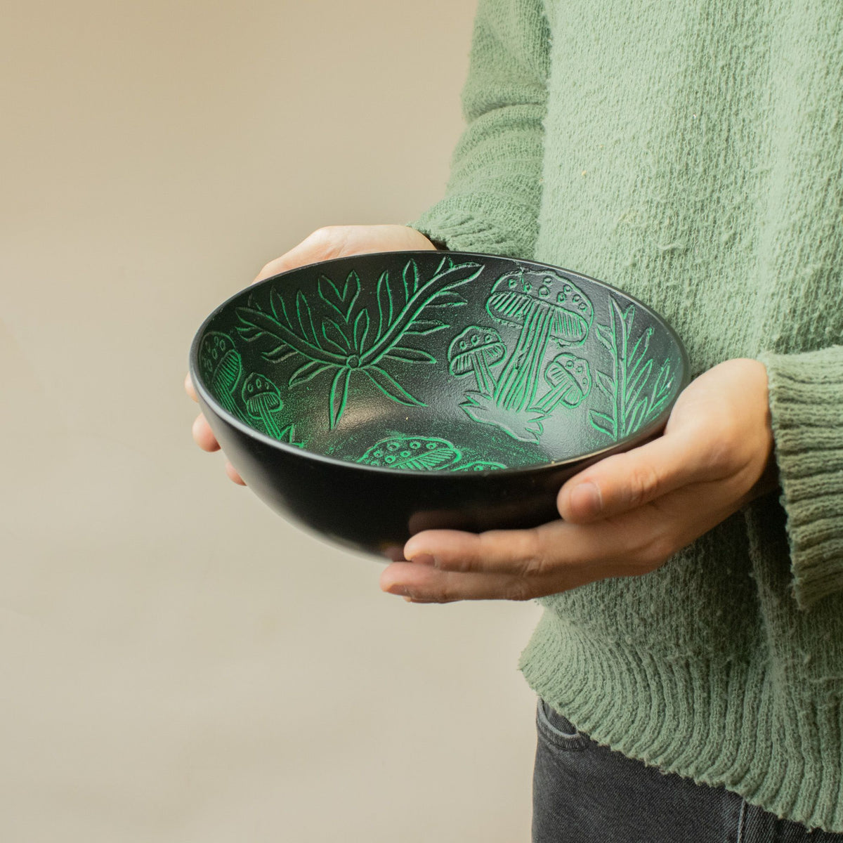 Cuenco tibetano de aluminio - hongo mágico - verde (20cm)