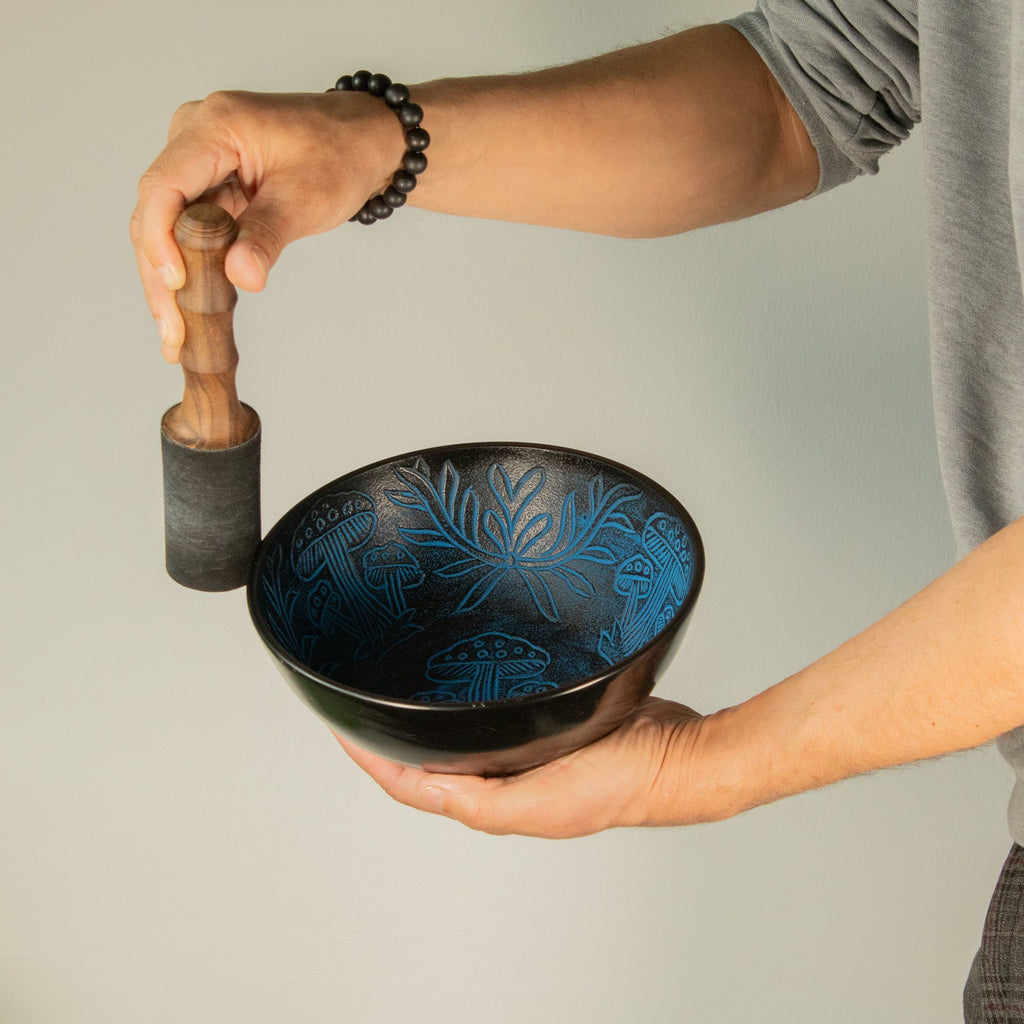Cuenco tibetano de aluminio - hongo mágico - azul (20 cm)